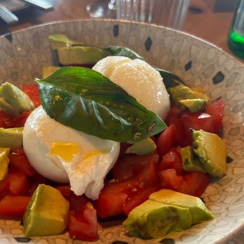 Restaurante El Viento - Burrata and avo salad - Spanish Near Me - Vecindario, GC