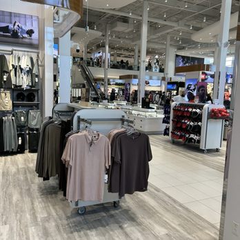 Sports Experts - Sporting Goods Near Me - Brossard, Quebec Sports Experts - Sporting Goods Near Me - Brossard, Quebec