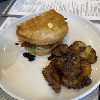 Sixty Vines - BLT and fingerling potatoes - New American Near Me - Plano, Texas Sixty Vines - BLT and fingerling potatoes - New American Near Me - Plano, Texas