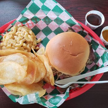 Briquettes Smokehouse - Smokehouse Near Me - Ashtabula, Ohio