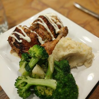 Cafe Cruz - Half rotisserie chicken with mashed potatoes and seasonal vegetables. I was only able to finish half of the chicken since I was stuffed! - Seafood Near Me - Soquel, California