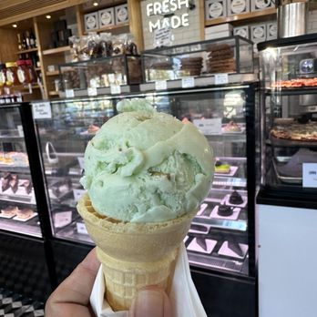 Kilwins Ice Cream - Chocolate - Fudge - Pistachio flavor - Desserts Near Me - Clearwater Beach, Florida Kilwins Ice Cream - Chocolate - Fudge - Pistachio flavor - Desserts Near Me - Clearwater Beach, Florida