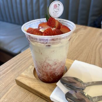NaYa Dessert Cafe - Strawberry shaved ice - Desserts Near Me - San Francisco, California NaYa Dessert Cafe - Strawberry shaved ice - Desserts Near Me - San Francisco, California