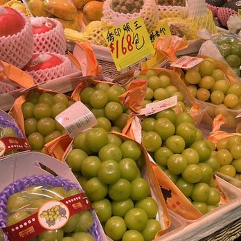 花園街 - Huge grapes from Japan - Flea Markets Near Me - Hong Kong, HK