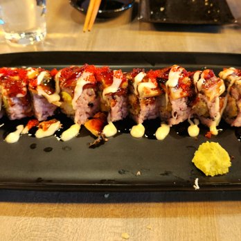 Kuro Sushi - Kuro Roll - Sushi Bars Near Me - Bellevue, Washington