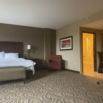 Hampton Inn & Suites I-35/Mulvane - Bed and adjacent tub and toilet - Hotels Near Me - Mulvane, Kansas