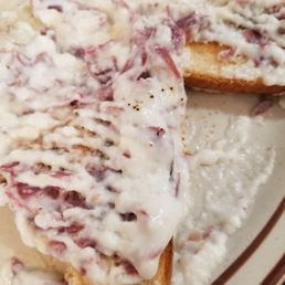 Creamed chipped beef broken lumpy sauce. Tasteless.