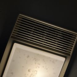 Algoma Beach Motel - The bathroom light and vent that sounded like it would explode.