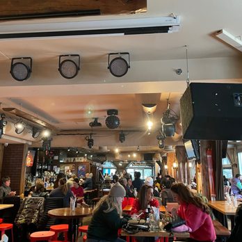 Rusty's at Blue - Interior - Barbeque Near Me - The Blue Mountains, Ontario