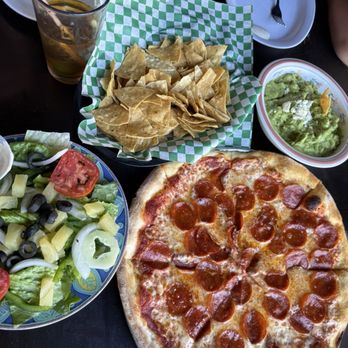 Al Capone's - Pizza, salads  & guacamole - Seafood Near Me - Puerto Peñasco, SON
