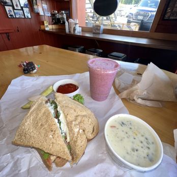 D'Ellies - a sandwich and soup on a table - Bakeries Near Me - Carrabassett Valley, Maine D'Ellies - a sandwich and soup on a table - Bakeries Near Me - Carrabassett Valley, Maine