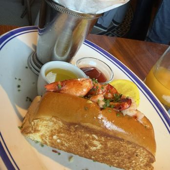 Hudson House - The Lobster Roll (not the way it comes) - Cocktail Bars Near Me - Houston, Texas