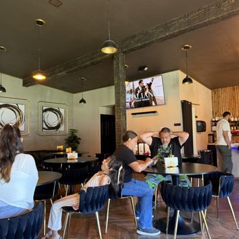 Lux Coffee Lounge - Dining room - Desserts Near Me - Portland, Oregon