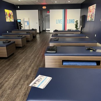 StretchLab - Cool vibe in the stretch room - Fitness & Instruction Near Me - Mequon, Wisconsin StretchLab - Cool vibe in the stretch room - Fitness & Instruction Near Me - Mequon, Wisconsin