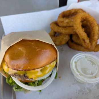 Bunz Burger - Cheeseburger and onion rings - Hot Dogs Near Me - Huntington Beach, California
