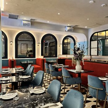 The Local Table - Seating area - New American Near Me - Syosset, New York The Local Table - Seating area - New American Near Me - Syosset, New York