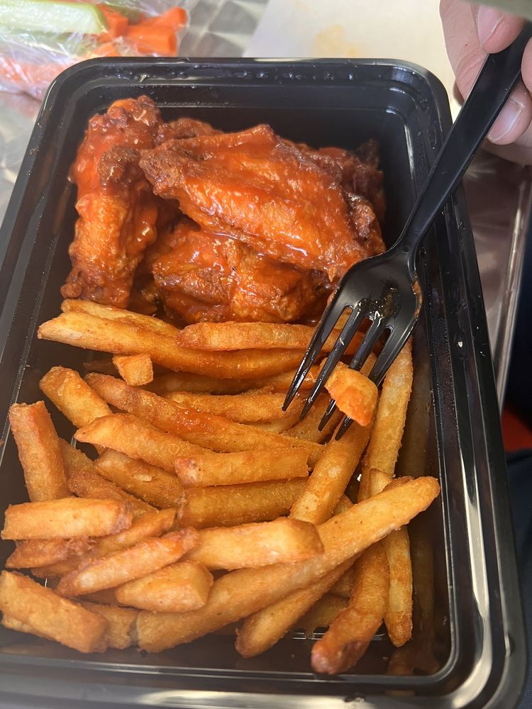 D WINGS & RIBS 119 Photos & 109 Reviews 36 N Euclid Ave, National