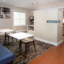 Residence Inn by Marriott Boston Brockton/Easton - Breakfast seating