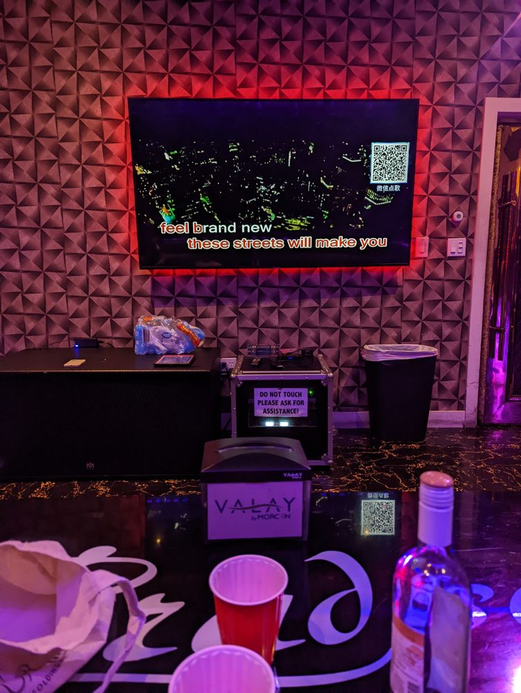 PARADISE LOUNGE 70 Photos & 15 Reviews Sacramento, California