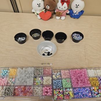 Kaimukī Public Library - Many bead choices - Libraries Near Me - Honolulu, Hawaii