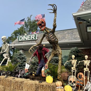 Oconee East Diner - Outside - Diners Near Me - Islip, New York