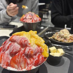 Strawberry Mango Bingsu Strawberry Mango Bingsu