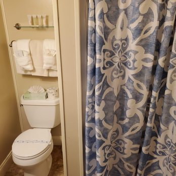 Inn At St John - small bathroom - Hotels Near Me - Portland, Maine Inn At St John - small bathroom - Hotels Near Me - Portland, Maine