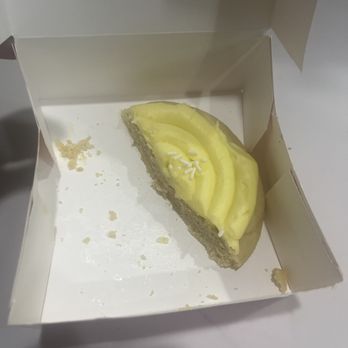 Crumbl - Issaquah - Yummy lemon cupcake! - Bakeries Near Me - Issaquah, Washington