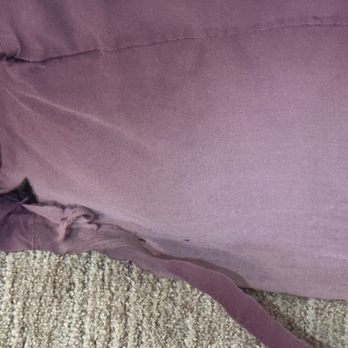 Cliffs at Princeville - Old, fraying and discolored bed skirt, which caused be to get my foot tangled up and I fell. - Vacation Rentals Near Me - Princeville, Hawaii