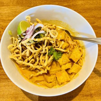 Hom Mali - Khao Soy - Thai Near Me - Chicago, Illinois