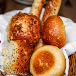 Bread (@joeynht)