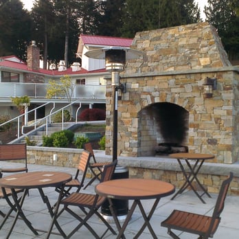 Anacortes Ship Harbor Inn - Patio area - Hotels Near Me - Anacortes, Washington