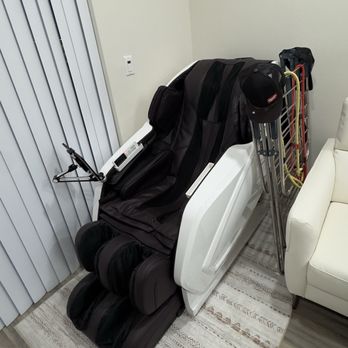 The One Moving - Massage chair. Super heavy.. - Movers Near Me - Los Angeles, California The One Moving - Massage chair. Super heavy.. - Movers Near Me - Los Angeles, California