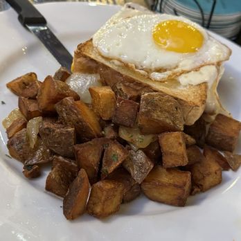 Ireland's Four Courts - Brunch - Breakfast & Brunch Near Me - Arlington, Virginia