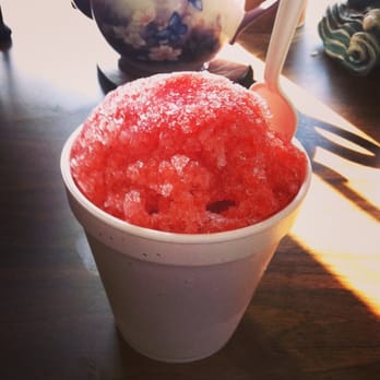 Scottys Shaved Ice - Strawberry shaved ice with ice cream inside, love this! - Shaved Ice Near Me - Whittier, California