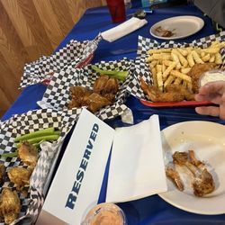 Jersey's Sports Bar - Grub food!