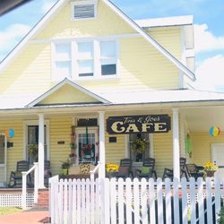Tina And Joes Cafe - So cute !
