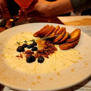 The Pinery - Brie appetizer - American Near Me - Orlando, Florida The Pinery - Brie appetizer - American Near Me - Orlando, Florida