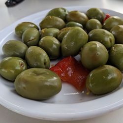 Meson El Caserio - Olives (pit in) to enjoy with your beer.