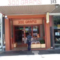 300 Grams - Outside