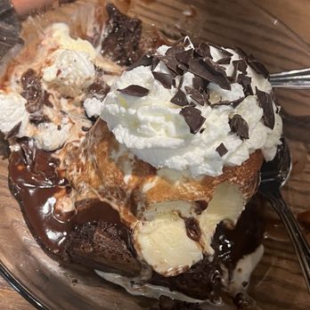 Outback Steakhouse - CHOCOLATE THUNDER FROM DOWN UNDER - Steakhouses Near Me - Miami, Florida Outback Steakhouse - CHOCOLATE THUNDER FROM DOWN UNDER - Steakhouses Near Me - Miami, Florida