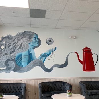 Magic City Perks - Main sitting room area. - Coffee & Tea Near Me - Miami, Florida