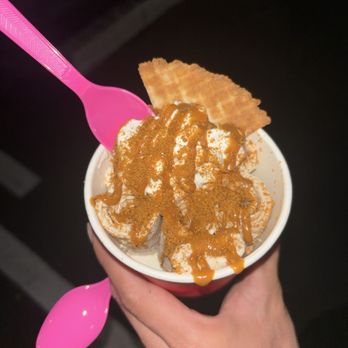 On A Roll - Cookie Butter - Ice Cream & Frozen Yogurt Near Me - Anaheim, California