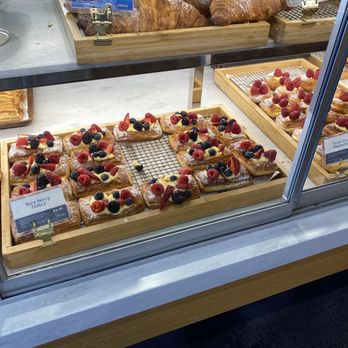 Paris Baguette - Pastry cabinet - Bakeries Near Me - Carlsbad, California Paris Baguette - Pastry cabinet - Bakeries Near Me - Carlsbad, California