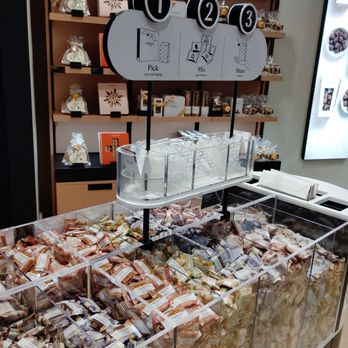 Läderach - Pick your packaging. Mix your flavors. Share the joy. - Chocolatiers & Shops Near Me - Las Vegas, Nevada Läderach - Pick your packaging. Mix your flavors. Share the joy. - Chocolatiers & Shops Near Me - Las Vegas, Nevada