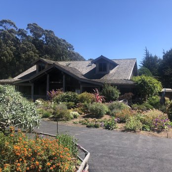 Cascade - Parking is just outside of restaurant, the resort is bigger - American Near Me - Pescadero, California