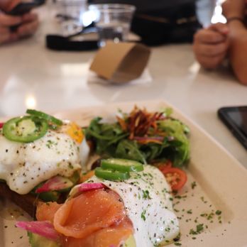 Le Cafe De La Plage - Avocado toast with lox and eggs added - Coffee & Tea Near Me - Malibu, California Le Cafe De La Plage - Avocado toast with lox and eggs added - Coffee & Tea Near Me - Malibu, California