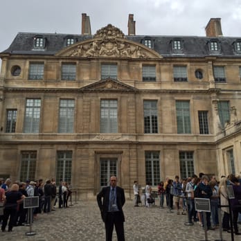 Musée Picasso - The line outside the museum at around noon - Museums Near Me - Paris, 75