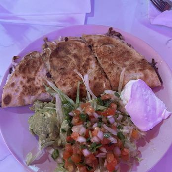 Taquero Mucho - Pollo asado quesadilla - Tacos Near Me - Austin, Texas