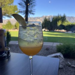 MountainView Bar & Grill - Apple spritz